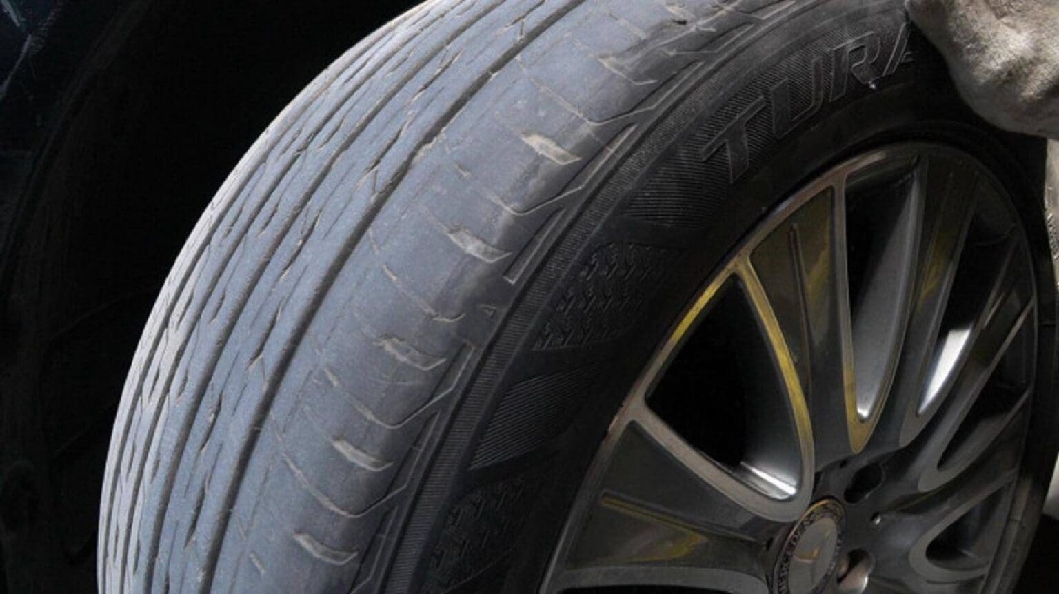 LỐP XE Ô TÔ, KINH NGHIỆM MUA VÀ BẢO DƯỠNG LỐP XE MỖI TÀI XÊ CẦN NẮM RÕ